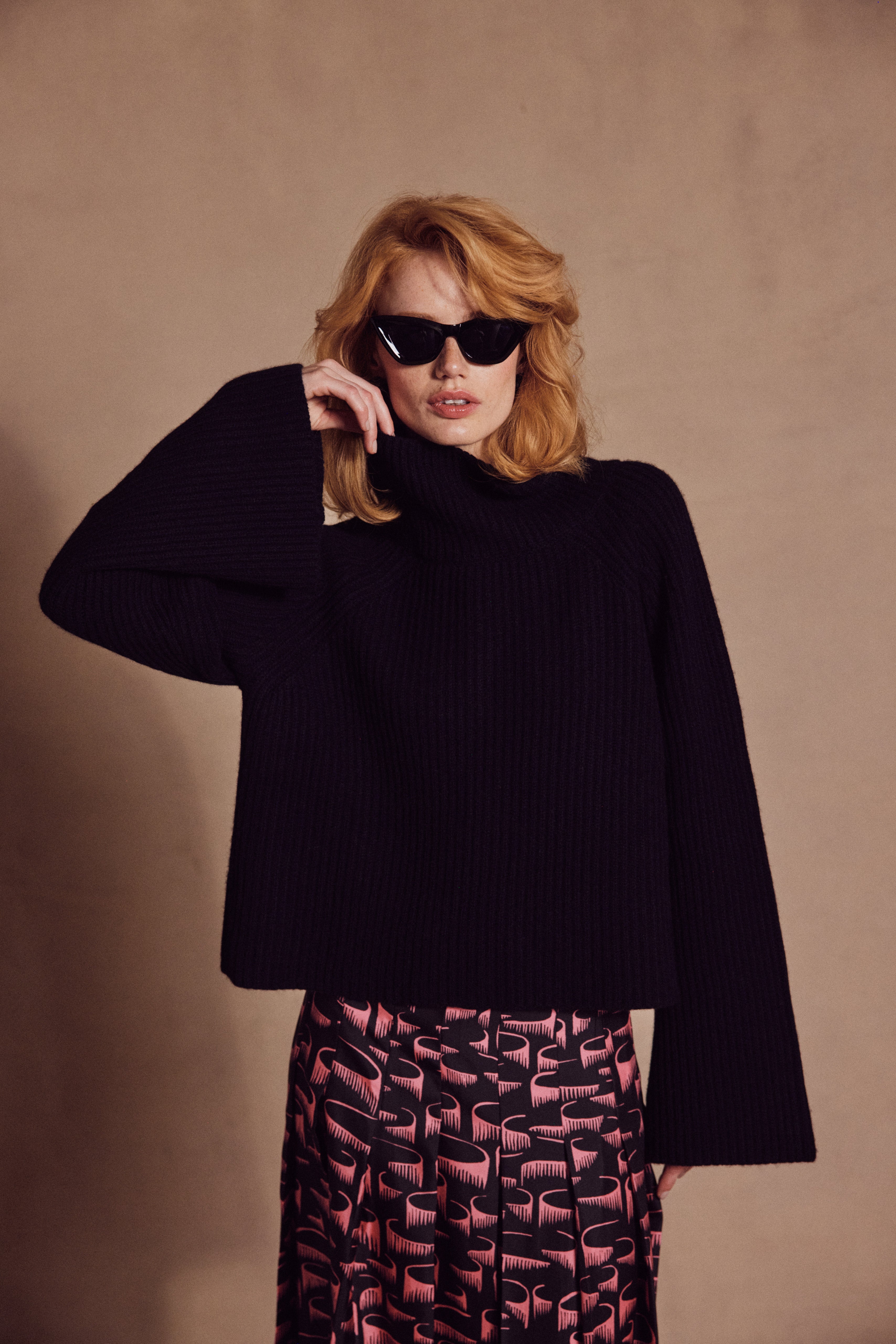 THE CAITLIN SWEATER in black