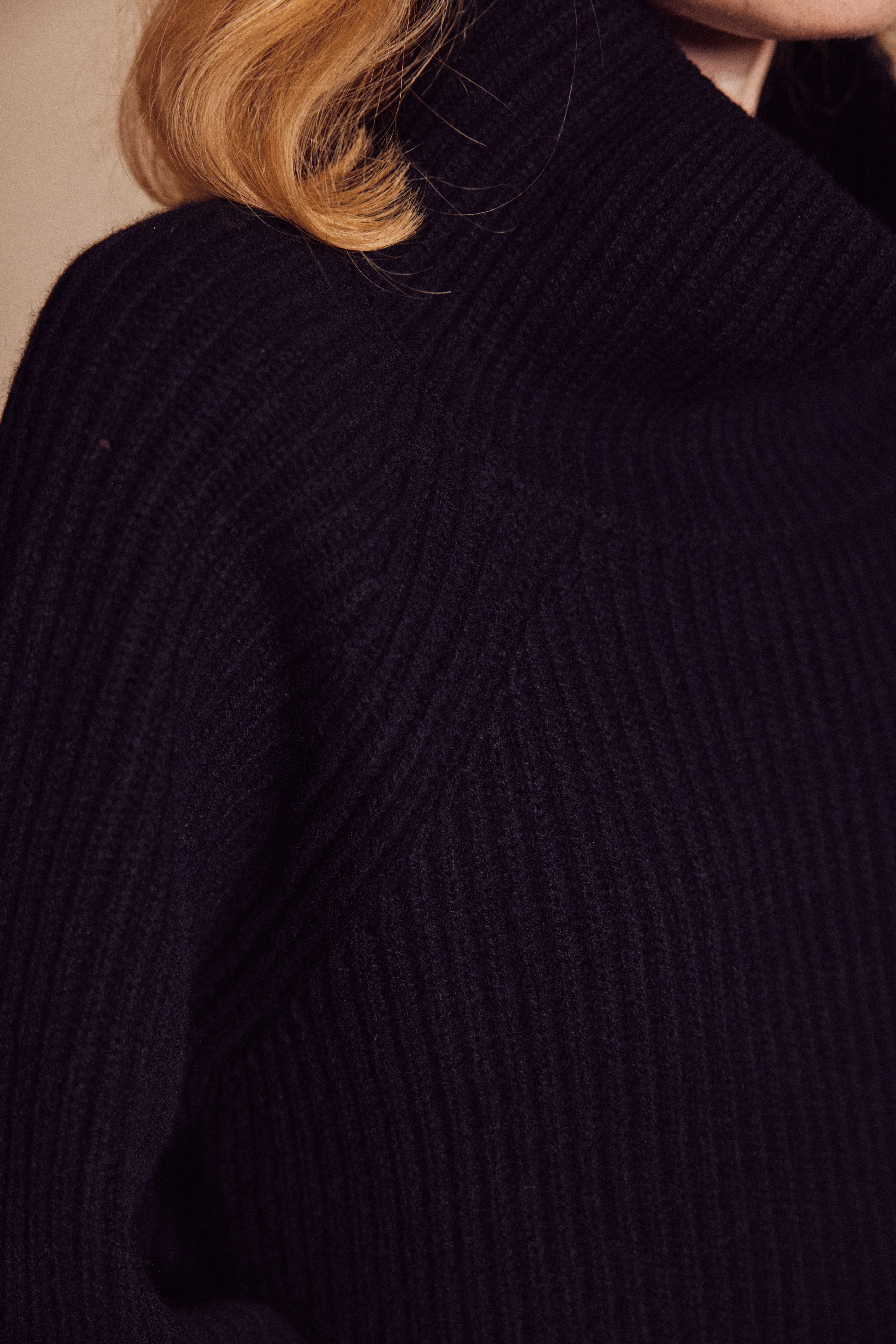 THE CAITLIN SWEATER in black