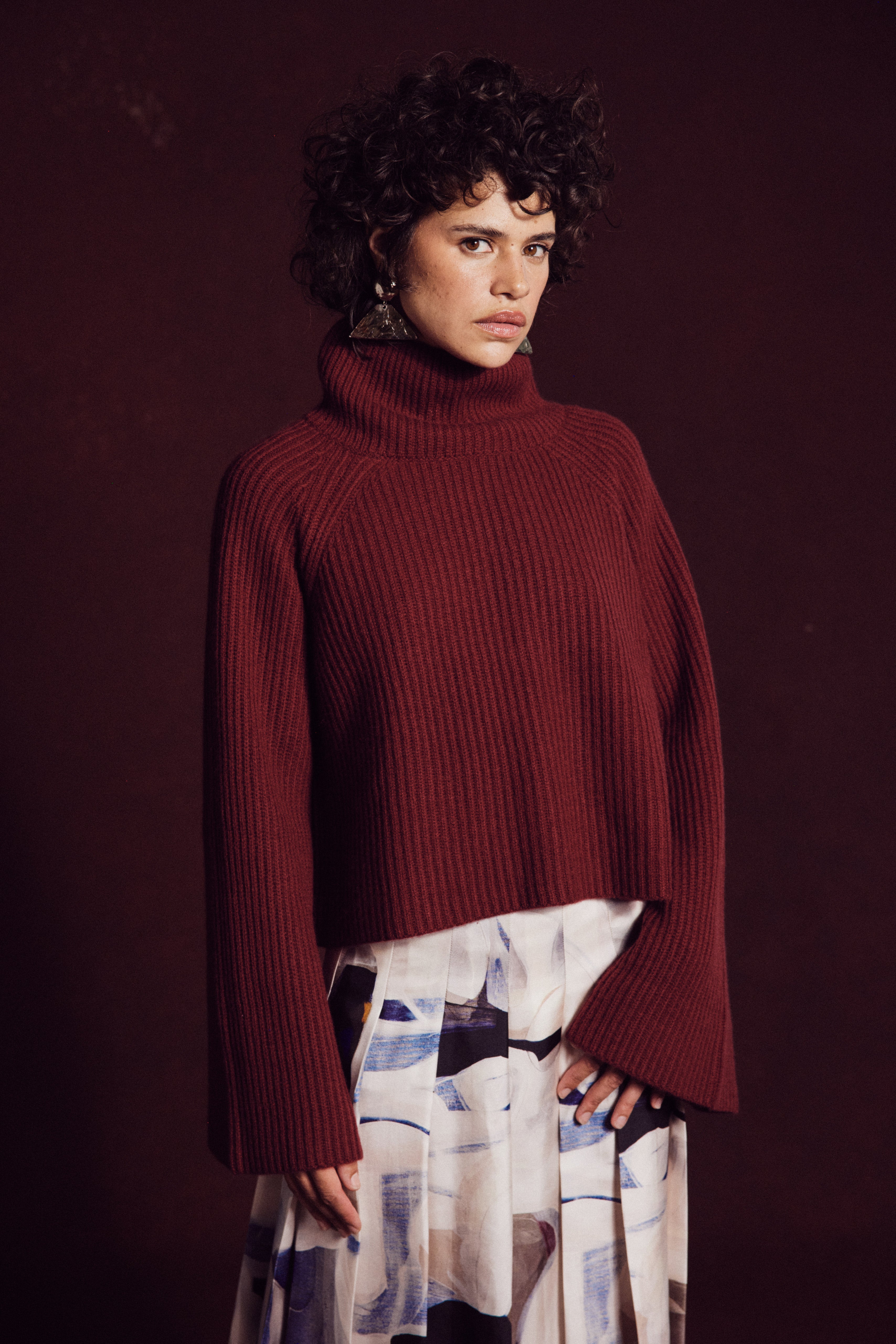 THE CAITLIN SWEATER in bordeaux
