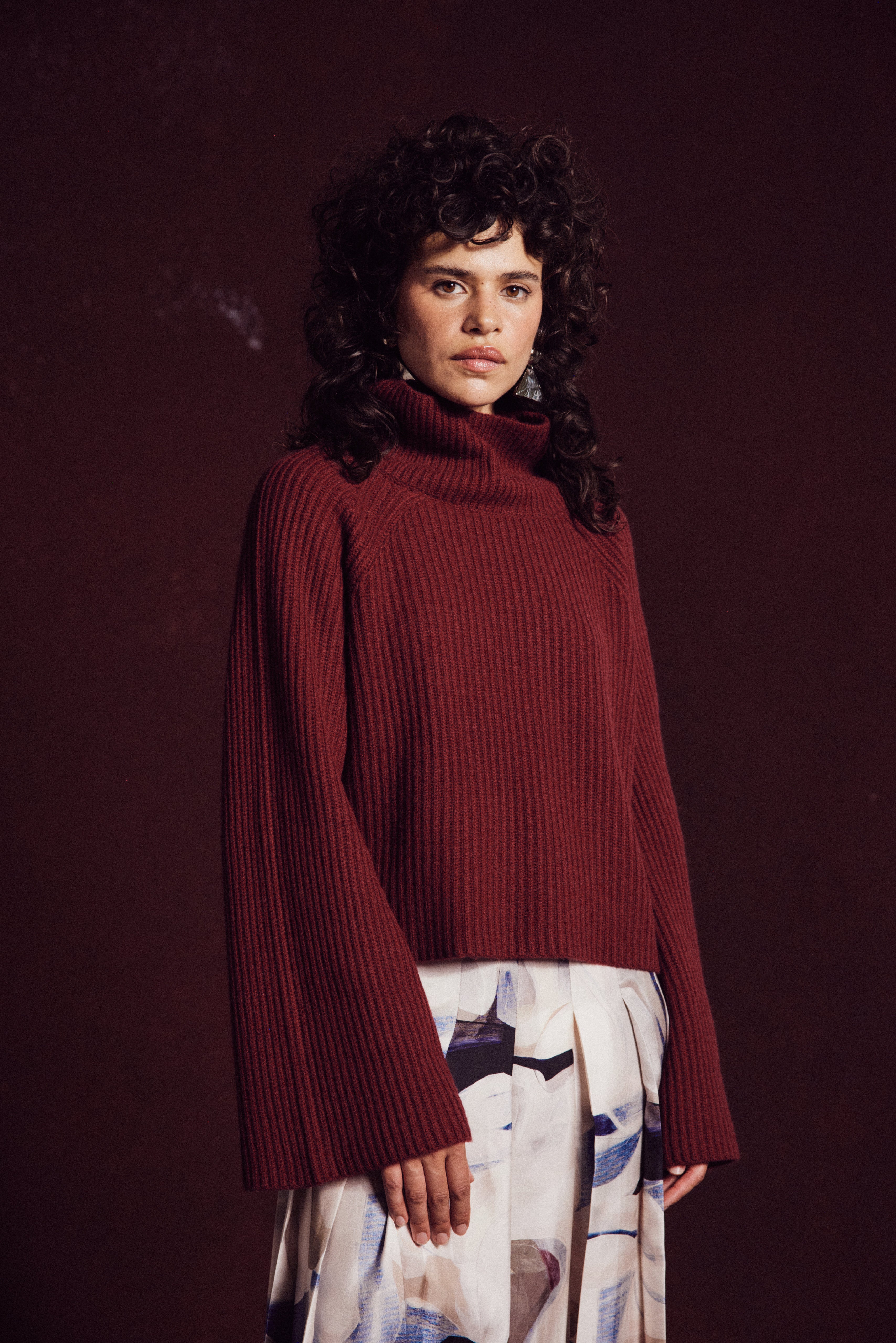 THE CAITLIN SWEATER in bordeaux